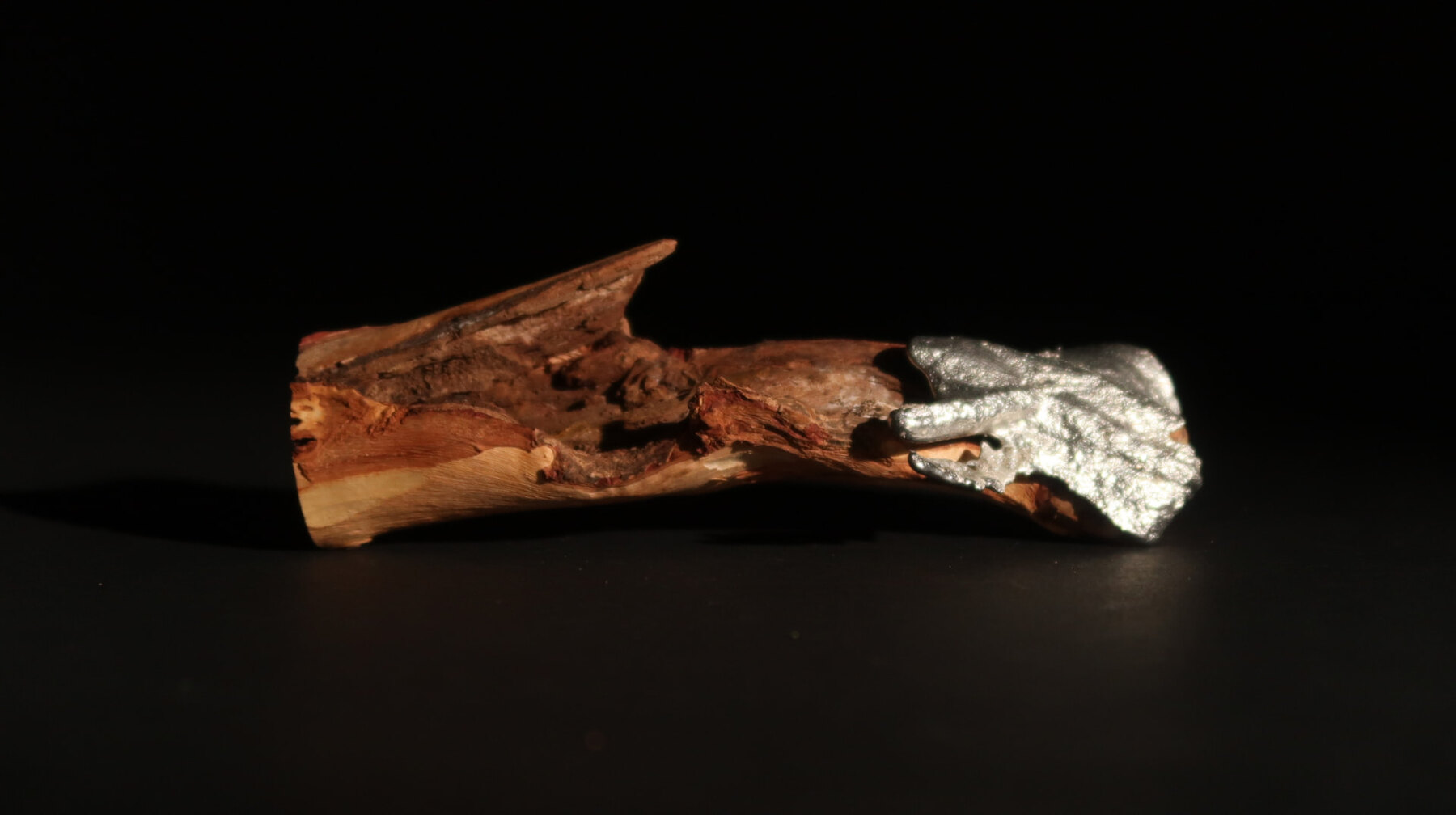 Model of bark ending in a poured metal fan